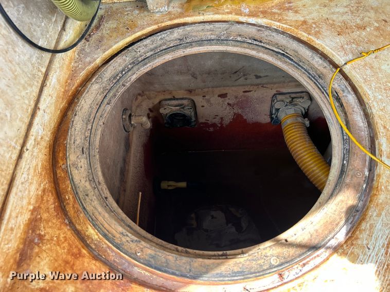 image for item EG0972 2014 Isuzu  sprayer truck