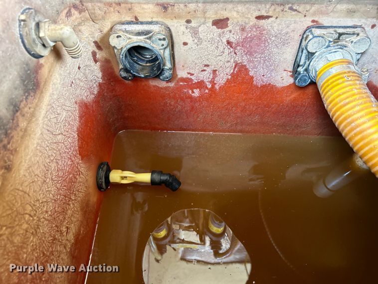 image for item EG0972 2014 Isuzu  sprayer truck