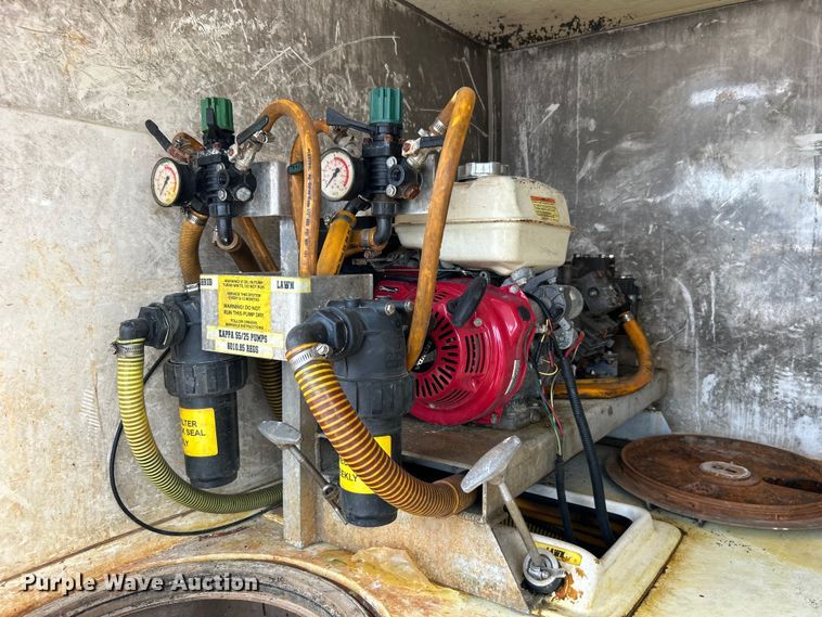 image for item EG0972 2014 Isuzu  sprayer truck