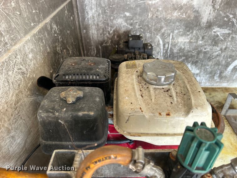 image for item EG0972 2014 Isuzu  sprayer truck