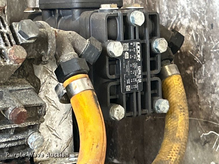 image for item EG0972 2014 Isuzu  sprayer truck