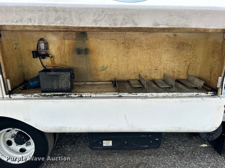 image for item EG0972 2014 Isuzu  sprayer truck