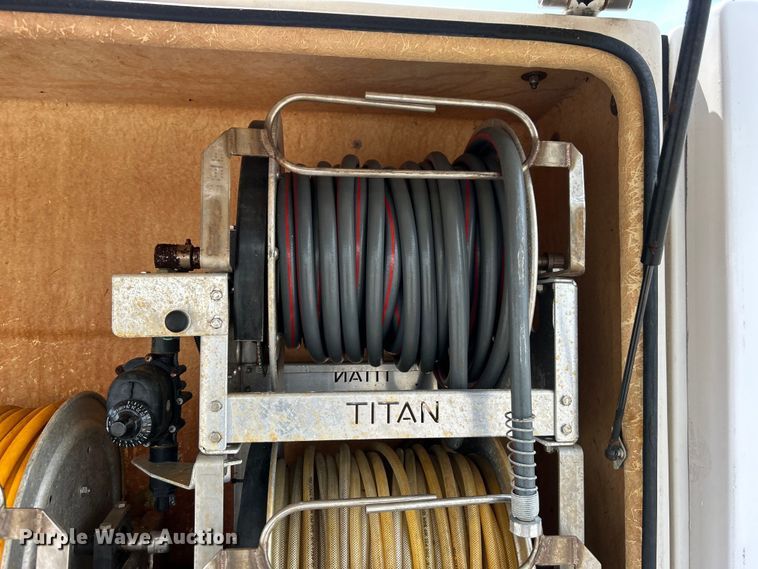 image for item EG0972 2014 Isuzu  sprayer truck