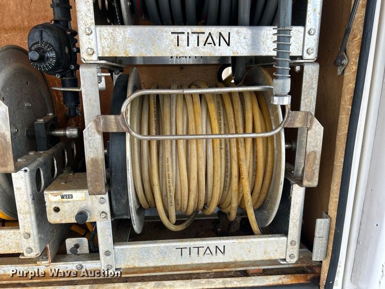 image for item EG0972 2014 Isuzu  sprayer truck