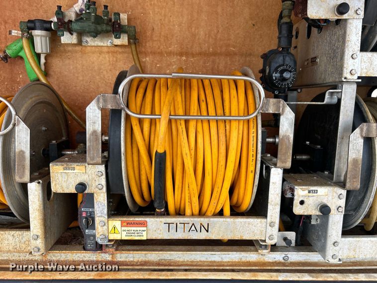 image for item EG0972 2014 Isuzu  sprayer truck