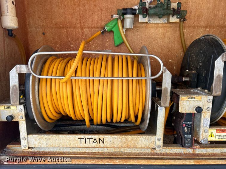 image for item EG0972 2014 Isuzu  sprayer truck