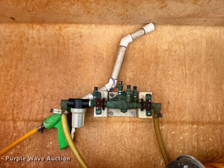 image for item EG0972 2014 Isuzu  sprayer truck