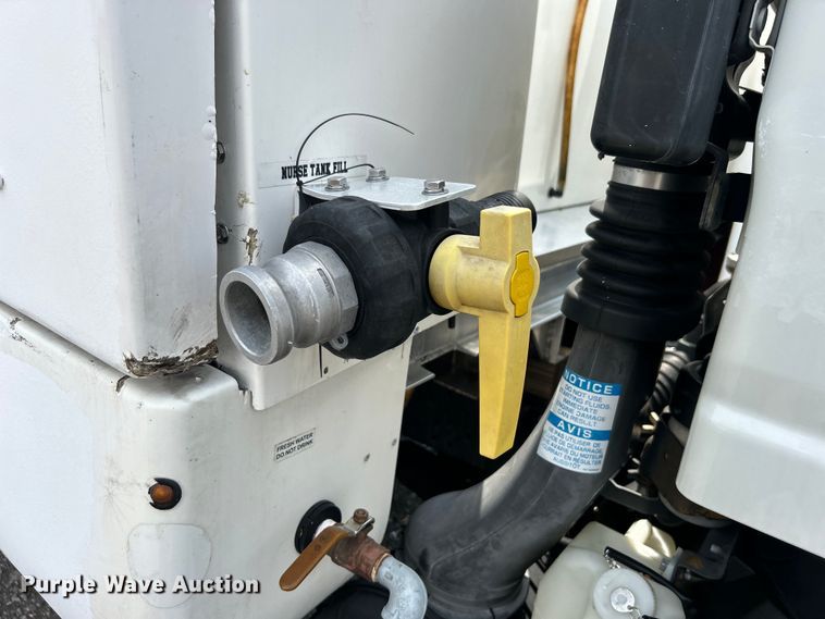 image for item EG0972 2014 Isuzu  sprayer truck