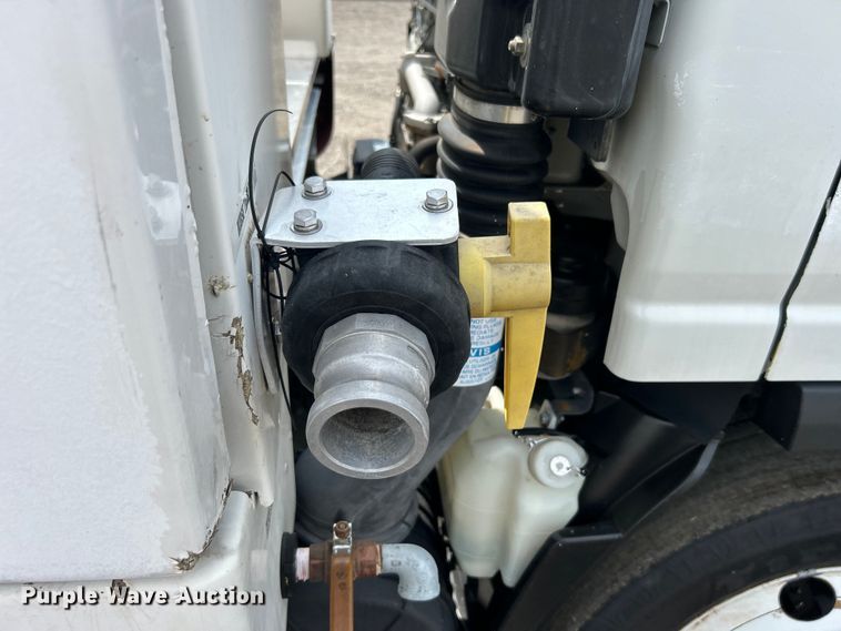 image for item EG0972 2014 Isuzu  sprayer truck