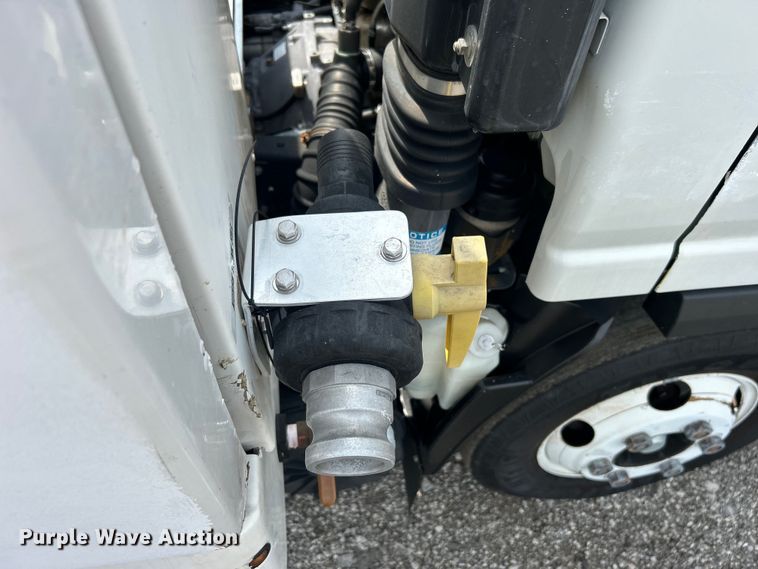 image for item EG0972 2014 Isuzu  sprayer truck