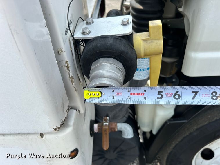 image for item EG0972 2014 Isuzu  sprayer truck