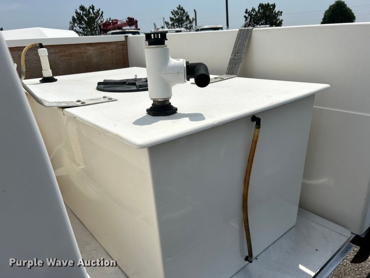 image for item EG0972 2014 Isuzu  sprayer truck