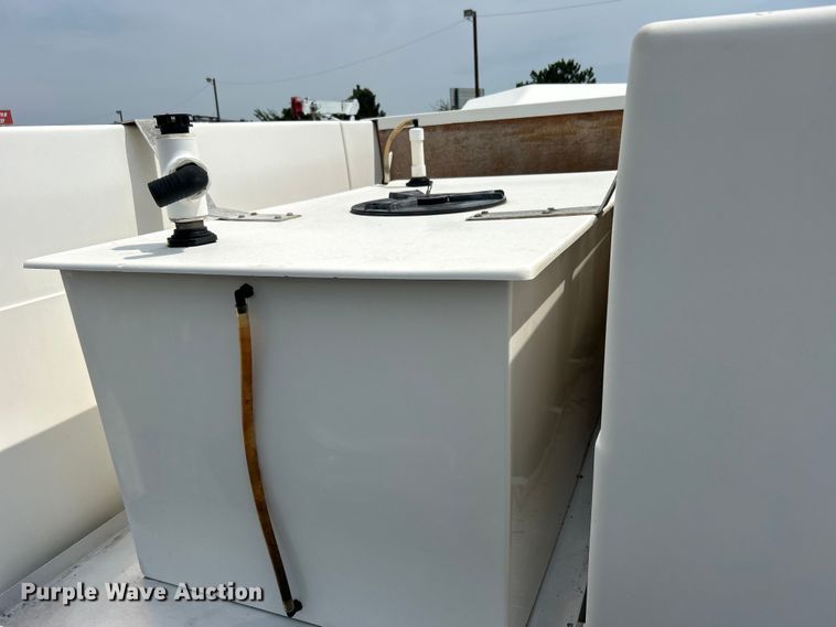 image for item EG0972 2014 Isuzu  sprayer truck