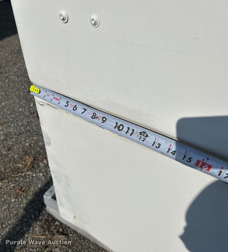 image for item EG0972 2014 Isuzu  sprayer truck