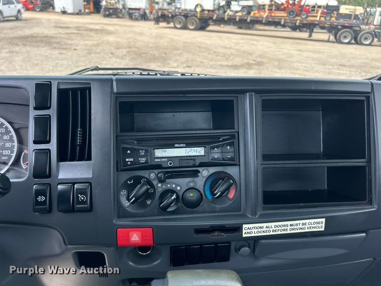 image for item EG0972 2014 Isuzu  sprayer truck