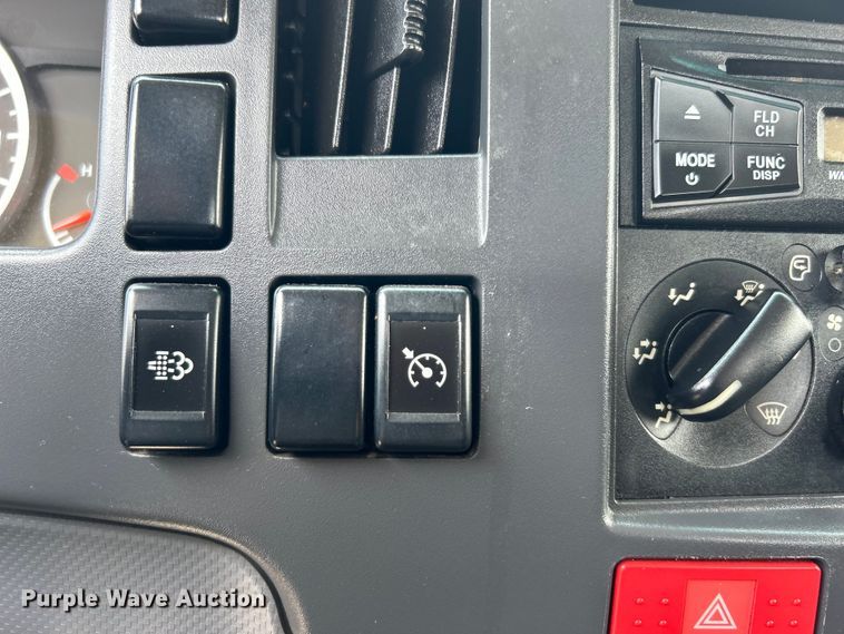 image for item EG0972 2014 Isuzu  sprayer truck