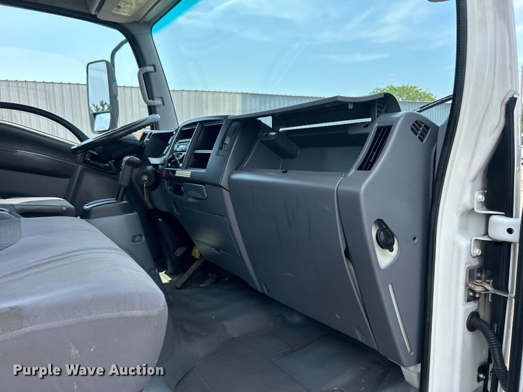 image for item EG0972 2014 Isuzu  sprayer truck