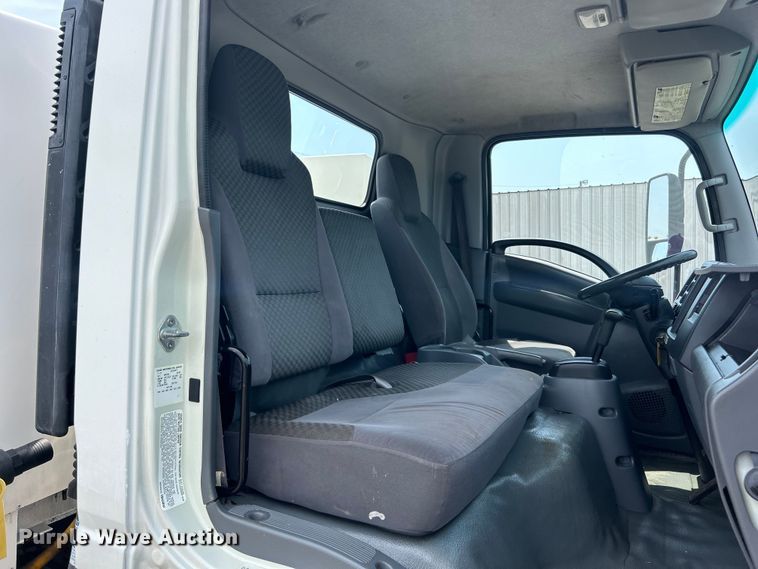 image for item EG0972 2014 Isuzu  sprayer truck