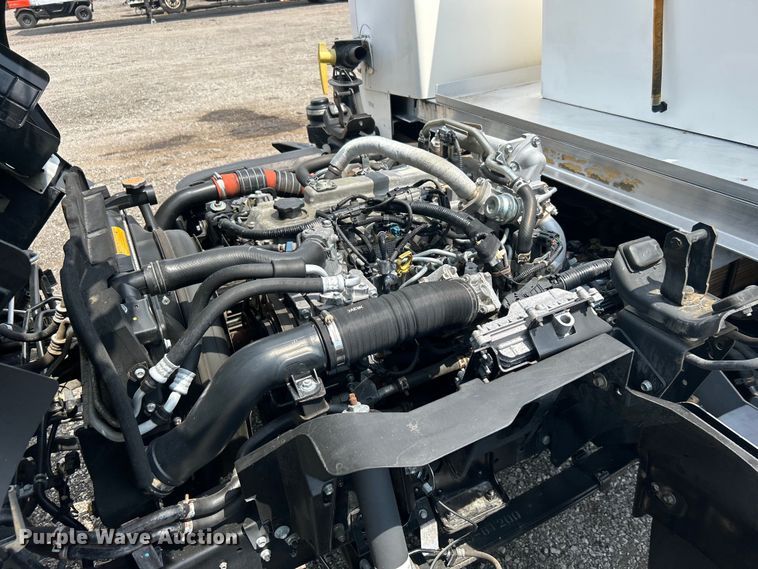 image for item EG0972 2014 Isuzu  sprayer truck