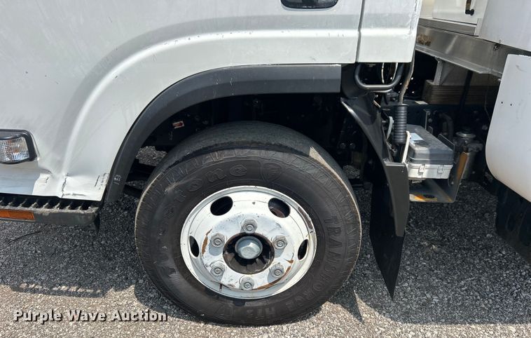 image for item EG0972 2014 Isuzu  sprayer truck