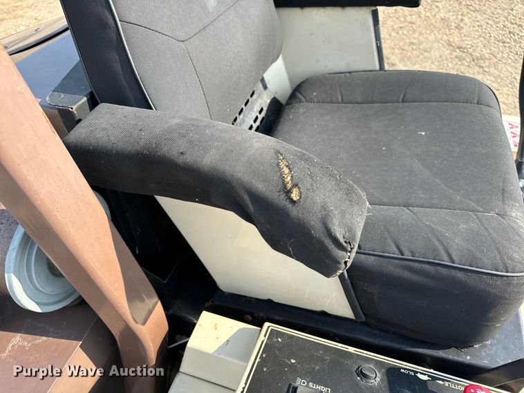 image for item EH7001 2002 Grasshopper 928D ZTR lawn mower