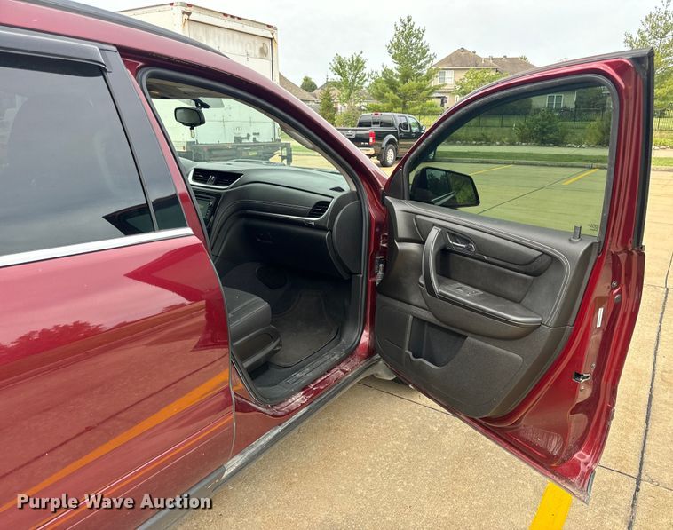 image for item EH7003 2017 Chevrolet Traverse LT SUV