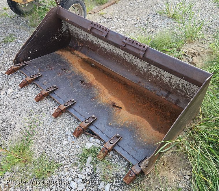 image for item EI8272 Skid steer bucket