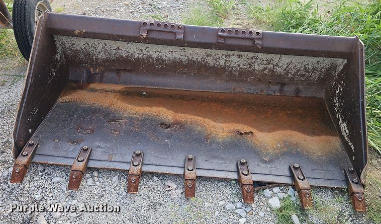 image for item EI8272 Skid steer bucket