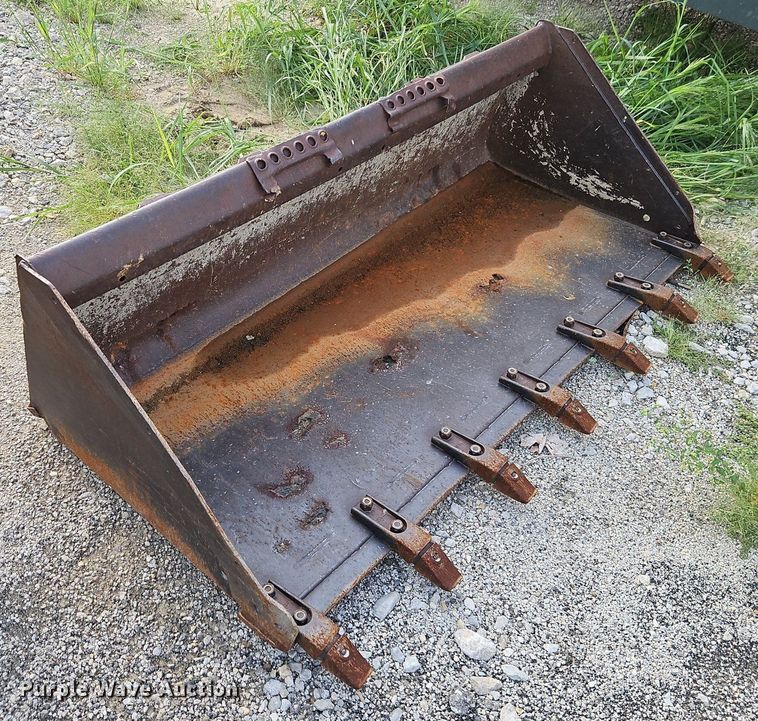 image for item EI8272 Skid steer bucket