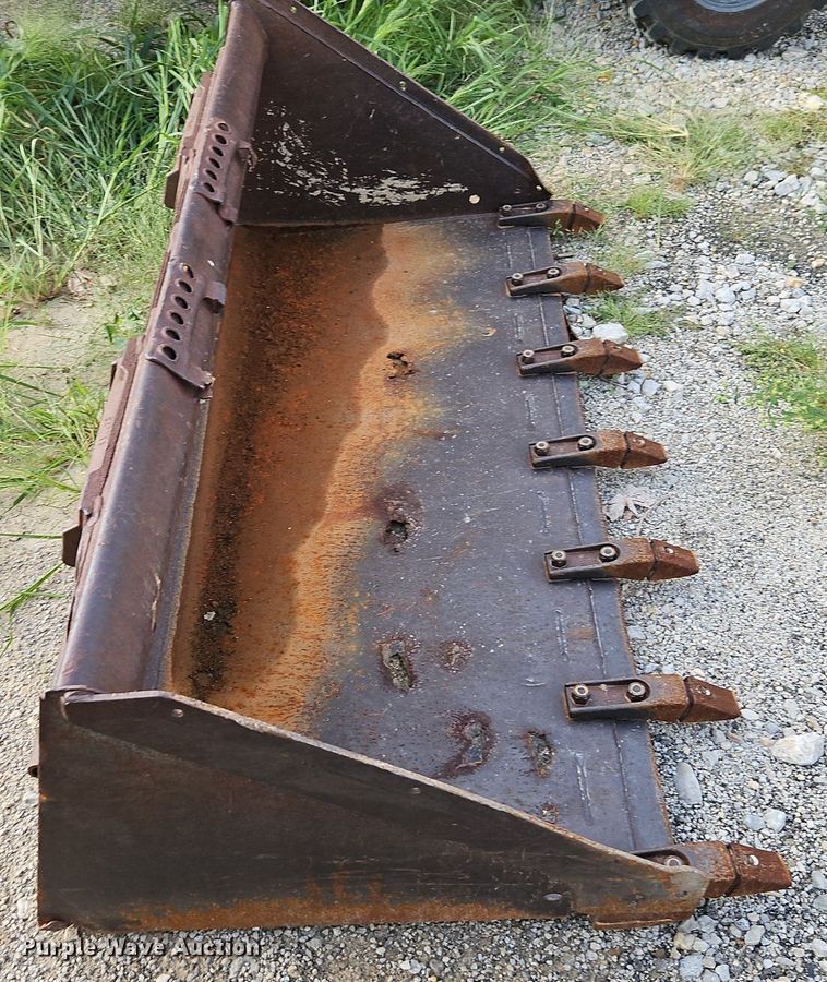 image for item EI8272 Skid steer bucket