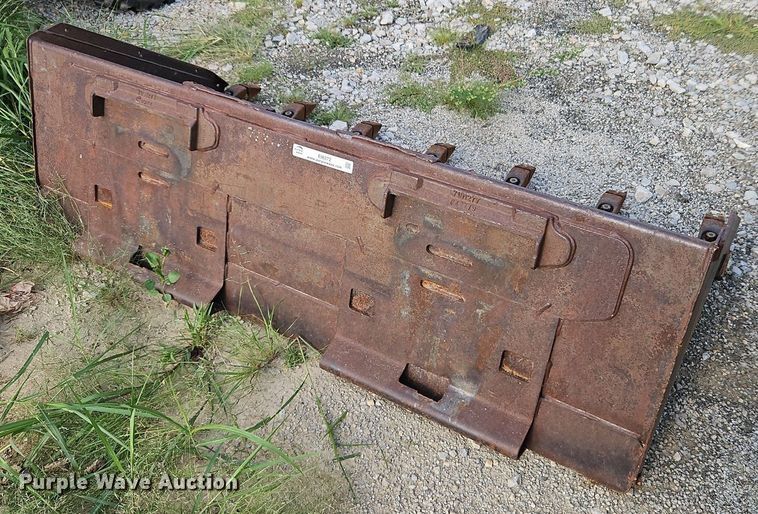 image for item EI8272 Skid steer bucket