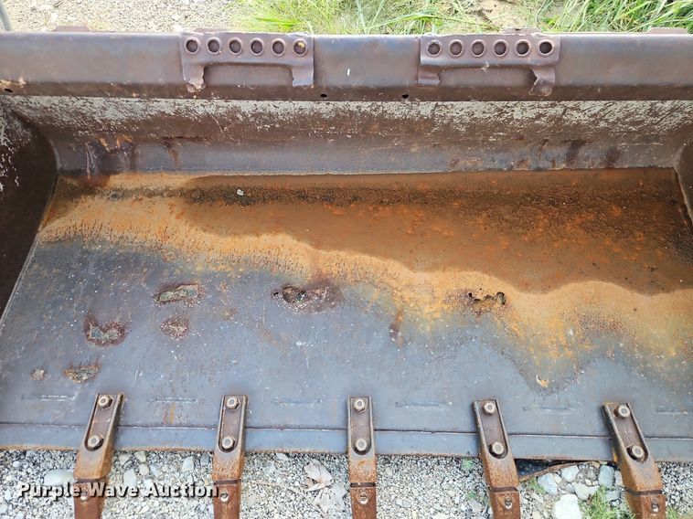 image for item EI8272 Skid steer bucket