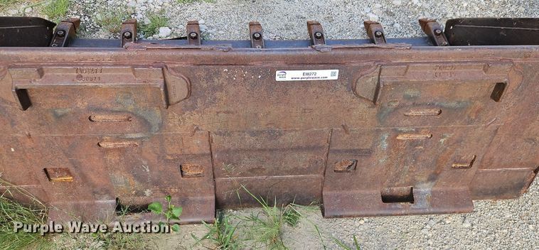 image for item EI8272 Skid steer bucket