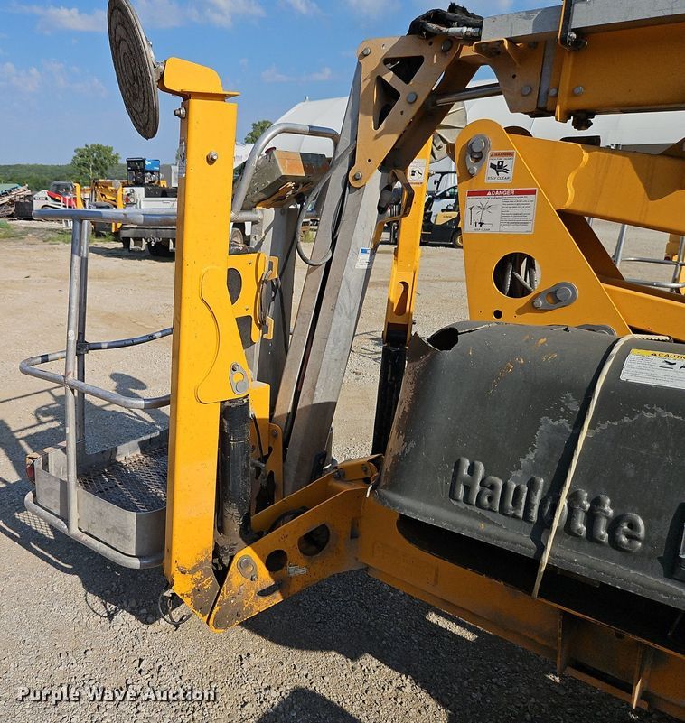 image for item EI8276 2016 Haulotte 4527A boom lift