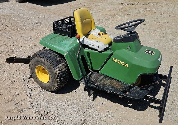 image for item EI8282 John Deere 1200A bunker rake