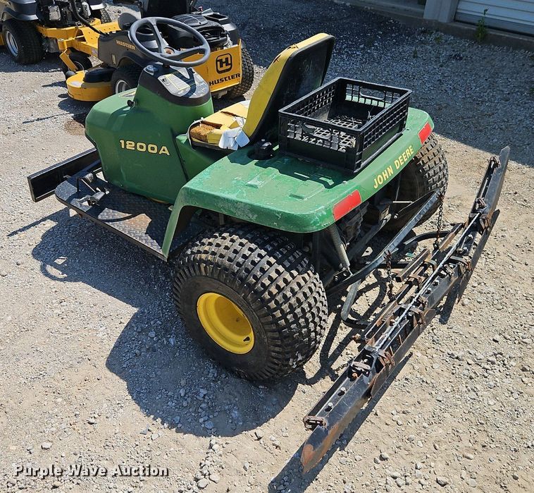 image for item EI8282 John Deere 1200A bunker rake