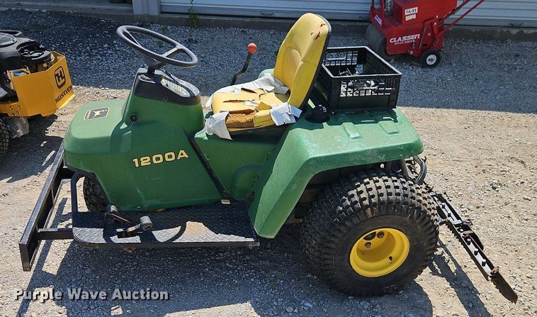 image for item EI8282 John Deere 1200A bunker rake