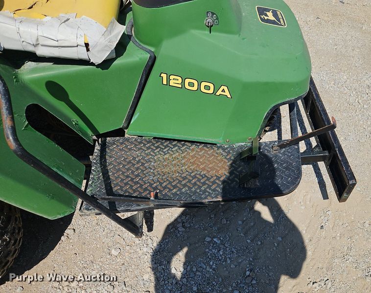 image for item EI8282 John Deere 1200A bunker rake