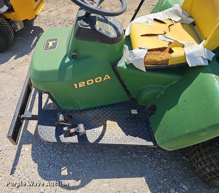image for item EI8282 John Deere 1200A bunker rake