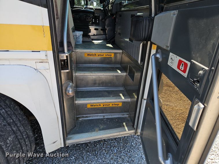 image for item EI8283 2003 Motor Coach D4500 transit bus