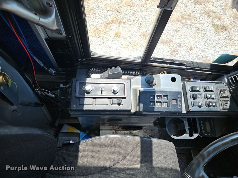 image for item EI8283 2003 Motor Coach D4500 transit bus