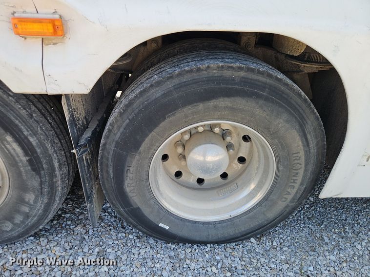 image for item EI8283 2003 Motor Coach D4500 transit bus