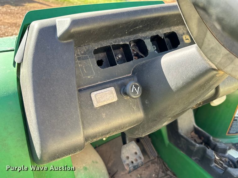 image for item EJ0458 2004 John Deere Gator HPX  utility vehicle