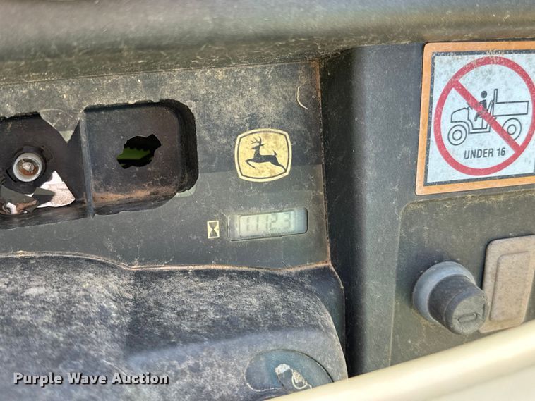 image for item EJ0458 2004 John Deere Gator HPX  utility vehicle