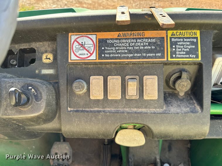 image for item EJ0458 2004 John Deere Gator HPX  utility vehicle