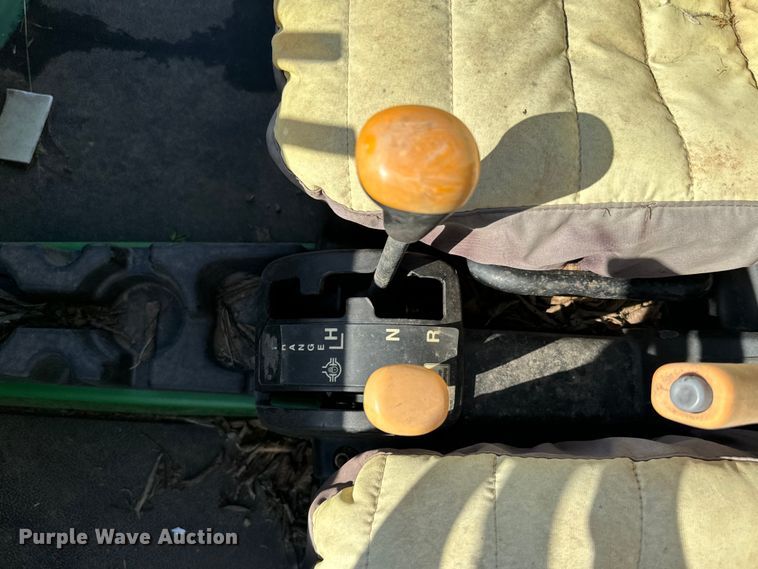 image for item EJ0458 2004 John Deere Gator HPX  utility vehicle