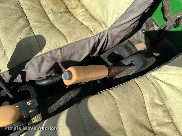 image for item EJ0458 2004 John Deere Gator HPX  utility vehicle