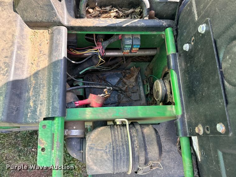 image for item EJ0458 2004 John Deere Gator HPX  utility vehicle