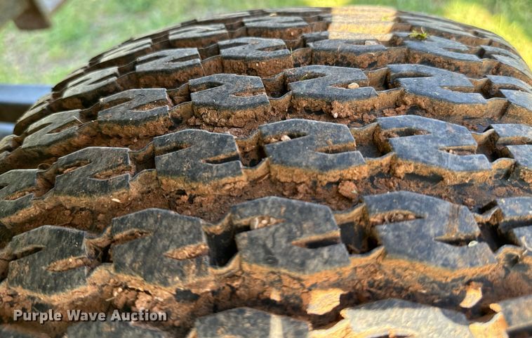 image for item EJ0458 2004 John Deere Gator HPX  utility vehicle