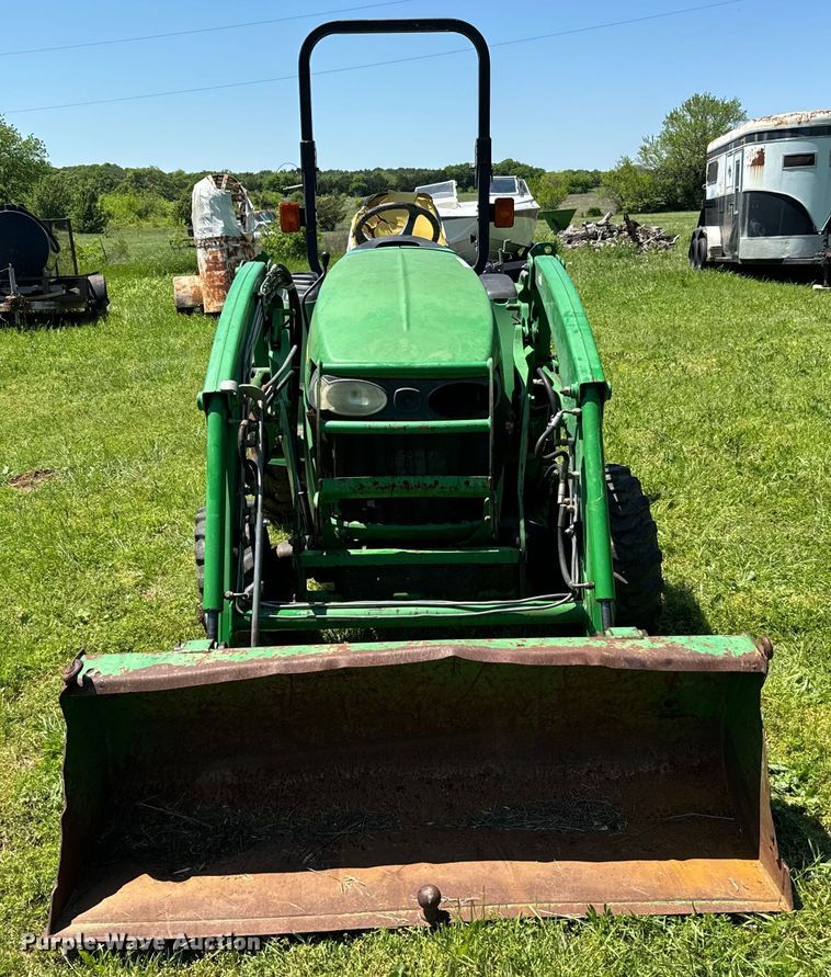 image for item EJ0470 2005 John Deere 3320 MFWD tractor